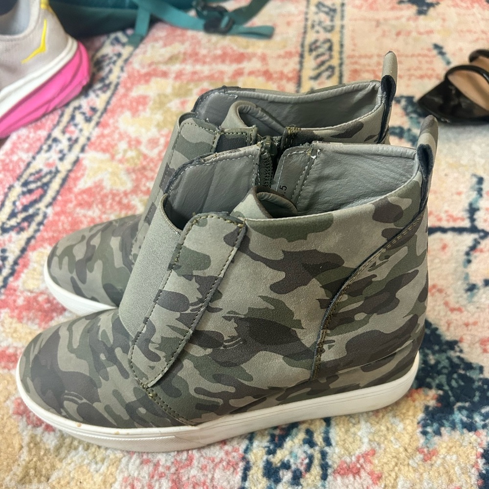 GC SHOES Camo Wedged Sneakers